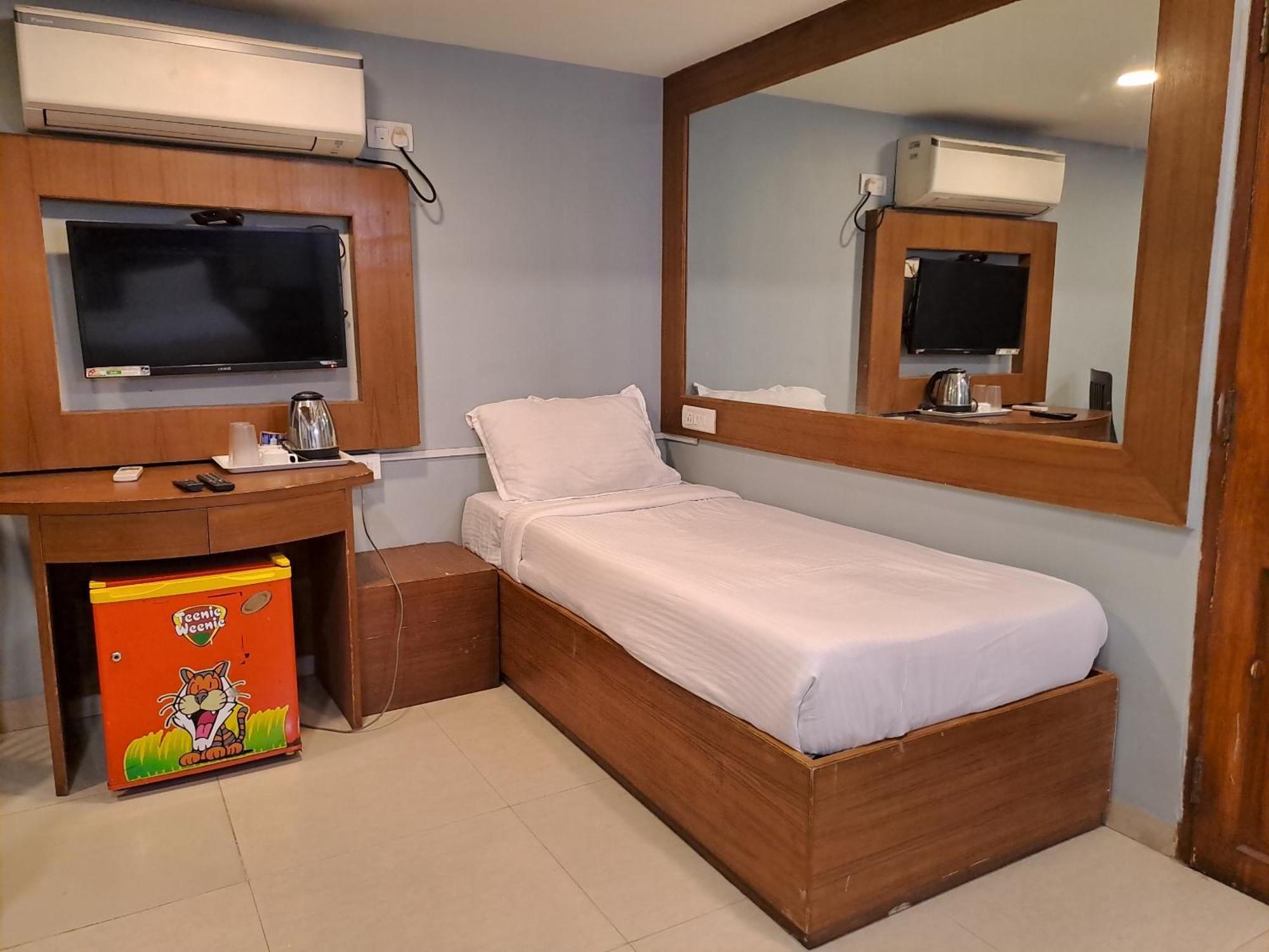 Hotel Cruz Royale Βομβάη Εξωτερικό φωτογραφία