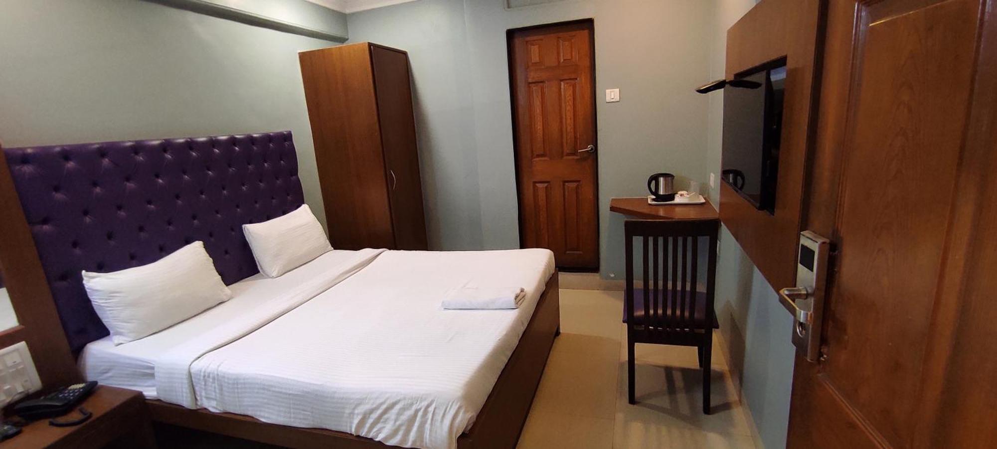 Hotel Cruz Royale Βομβάη Εξωτερικό φωτογραφία