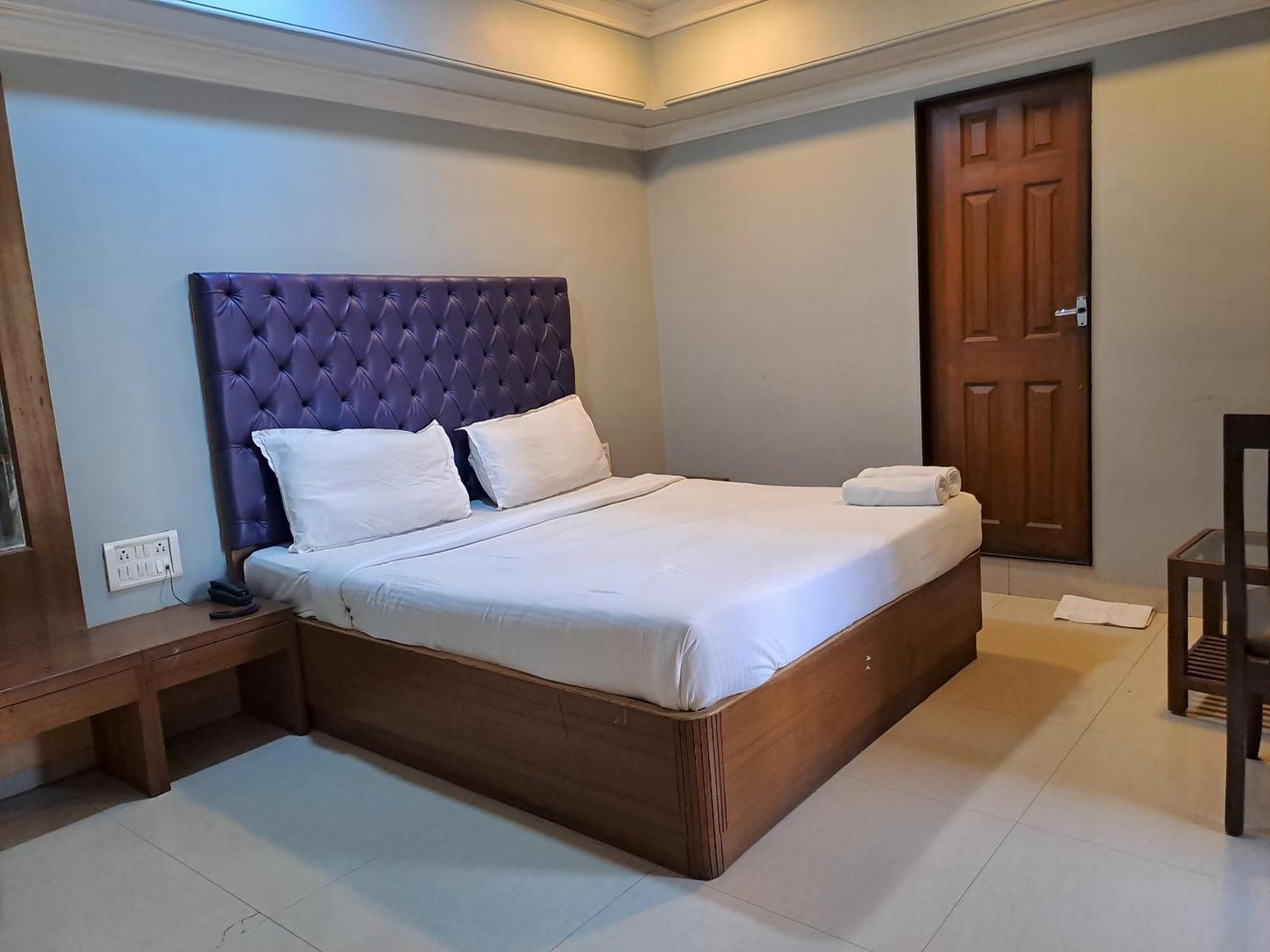Hotel Cruz Royale Βομβάη Εξωτερικό φωτογραφία